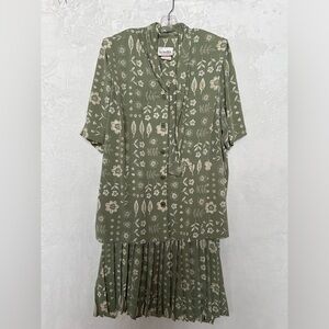 Leandra‎ Womens 2pc Floral Button Scarf Short Sleeve Pleated Skirt Suit Size 24W